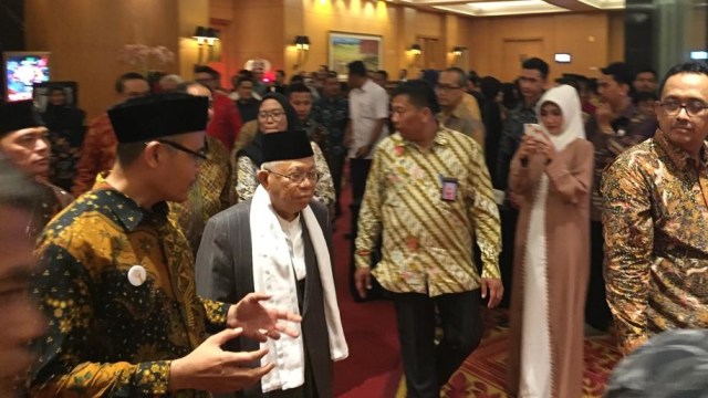 Ma'ruf Amin menghadiri acara Anugerah Syariah Republika Tahun 2018 di Hotel JW Mariot, Kuningan, Jakarta Selatan, Kamis (8/11). (Foto: Rafiq/kumparan)