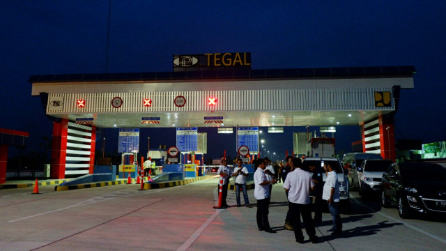 Jelang peresmian Tol Pejagan-Pemalang di Gerbang tol Tegal, Jumat (9/11). (Foto: Resya Firmansyah/kumparan)