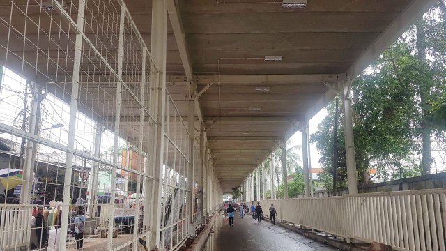 Pembangunan skybridge Tanah Abang. (Foto: Efira Tamara/kumparan)