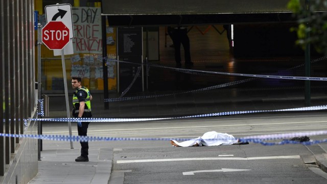 Penusukan di Melbourne Australia. (Foto: AAP/James Ross/via REUTERS)