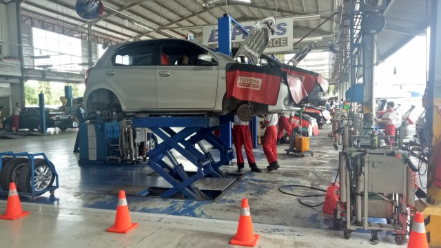 Suasana dealer Toyota Hadji Kalla milik Kalla Group di Makassar. (Foto: Nabilla Fatiara/kumparan)