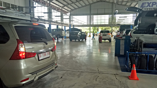 Suasana dealer Toyota. Foto: Nabilla Fatiara/kumparan