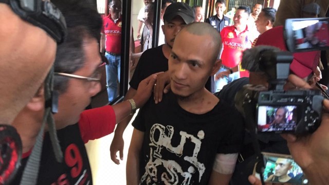 Pelaku Penyerangan Polsek Penjaringan Dipindah ke Polres Metro Jakarta Utara. (Foto: Darin Atiandina/kumparan)