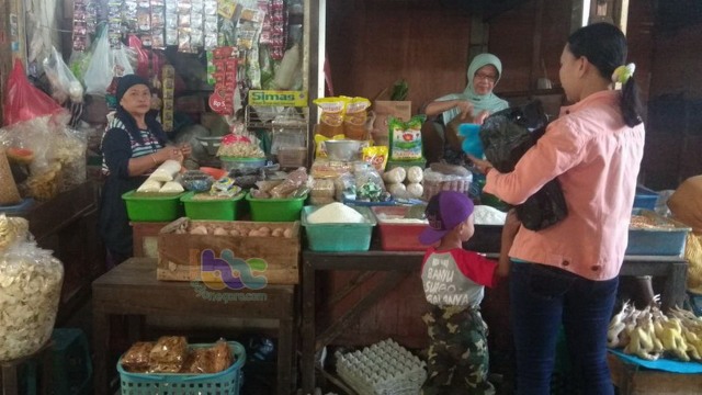 Di Pasar Bojonegoro, Harga Sayur-Mayur Cukup Stabil, Harga Bumbu Dapur Alami Kenaikan (1)