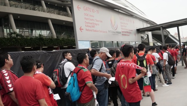 Antrian masuk suporter Indonesia di National Stadium Singapore. (Foto: Helmi Afandi Abdullah/kumparan)