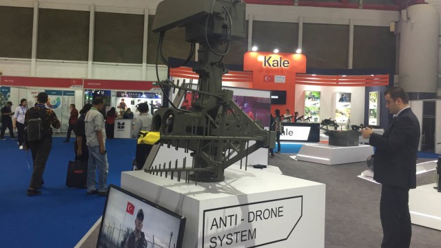 Senjata anti drone Turki dipamerkan di Indo Defence 2018 Ekspo & Forum di Jakarta Expo Internasional Kemayoran. (Foto: Nurul Nur Azizah/kumparan)