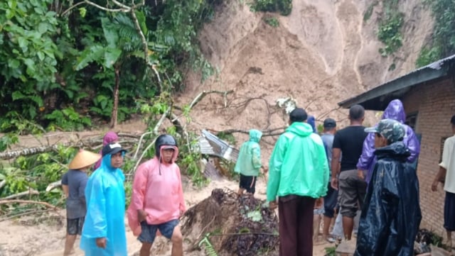 Banjir dan longsor melanda sebagian Sumatera Barat, dua orang korban tewas. (Foto: Dok. BNPB)
