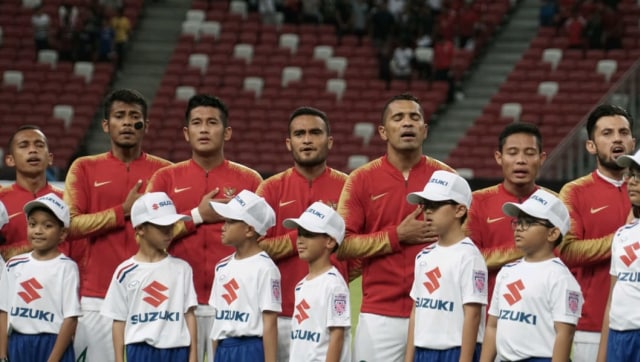 Timnas Indonesia saat menyanyikan lagu kebangsaan Indonesia Raya di AFF Suzuki Cup 2018, Jumat (9/11/2018). Foto: Helmi Afandi Abdullah/kumparan