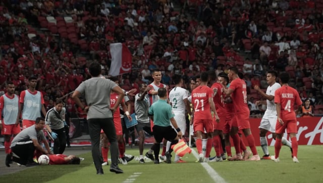 Pertandingan Indonesia vs Singapura di babak penyisihan Piala AFF 2018 Foto: Helmi Afandi/kumparan
