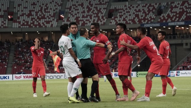 Pertandingan Indonesia vs Singapura di babak penyisihan Piala AFF 2018. Foto: Helmi Afandi/kumparan