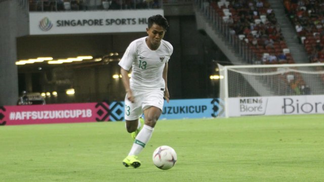 Febri Hariyadi dalam pertandingan Indonesia vs Singapura di babak penyisihan Piala AFF 2018 (Foto: Helmi Afandi/kumparan)