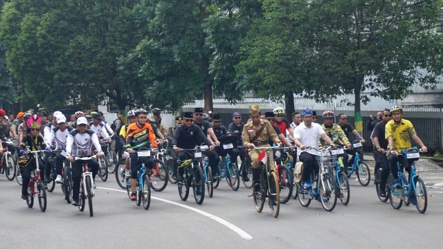 Jokowi di acara Bandung Lautan Sepeda. (Foto: Yudhistira Amran Saleh/kumparan)