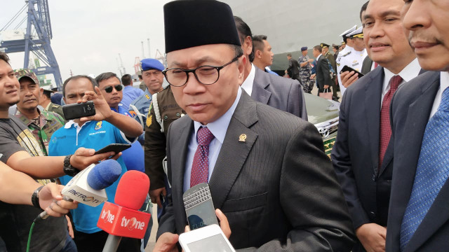 Ketua MPR Zulkifli Hasan usai melaksanakan upacara di Laut Jakarta, Sabtu (10/11/2018). (Foto: Adhim Mugni Mubaroq/kumparan)