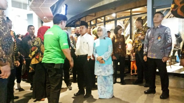 Wakil Presiden RI Jusuf Kalla saat mengunjungi Nipah Mall Makassar. (Foto: Nabilla Fatiara/kumparan)