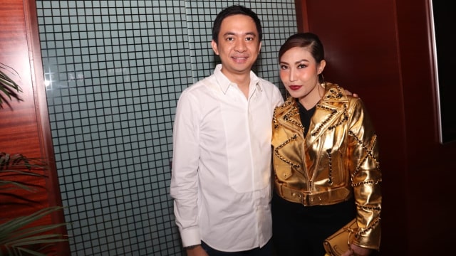 Ayu Dewi dan suami. (Foto: Munady/kumparan)