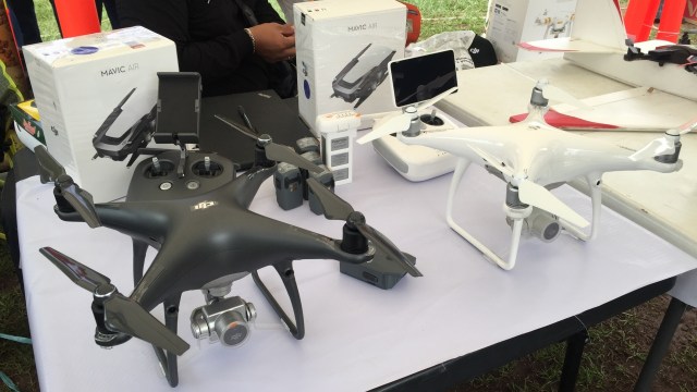 Pameran drone di lapangan Aldiron. (Foto: Elsa Toruan/kumparan)
