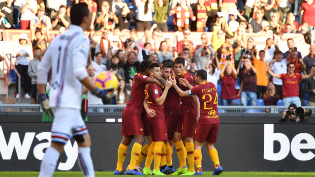 Para pemain AS Roma merayakan gol ke gawang Sampdoria. (Foto: Alberto Pizzoli/AFP)