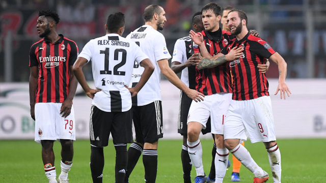 Drama Higuain di laga AC Milan vs Juventus. (Foto: REUTERS/Alberto Lingria)