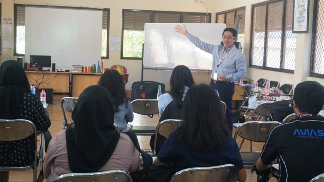 Suasana pelatihan Angkasa Training Center Lion Air Group saat pembelajaran didalam kelas. (Foto: Iqbal Firdaus/kumparan)