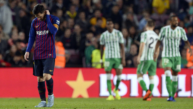 Messi tak mampu menghindarkan Barcelona dari kekalahan. (Foto: Josep LAGO / AFP)