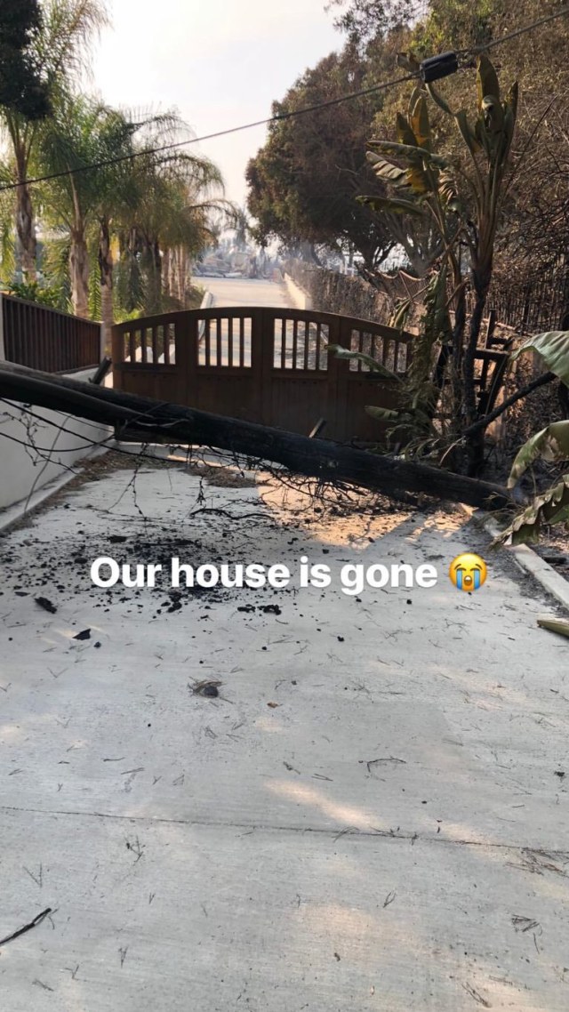 Rumah Robin Thicke di California habis terbakar. (Foto: Instagram/@aprillovegeary)