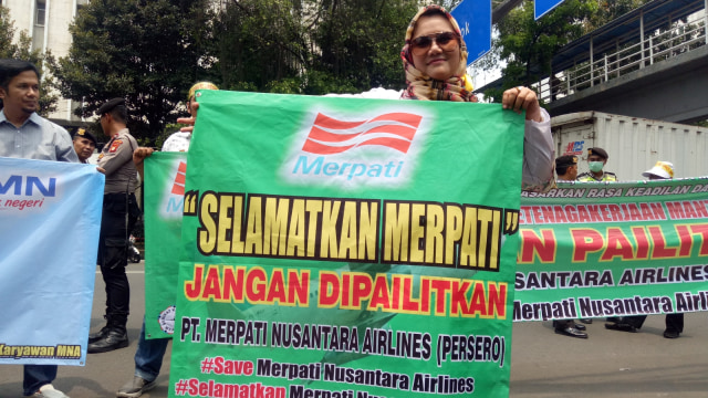 Demo karyawan Merpati di depan kantor Kemenkeu, Jakarta, Selasa (13/11/2018). (Foto: Resya Firmansyah/kumparan)