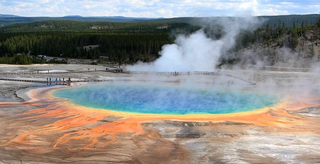 Grand Prismatic Spring di Taman Nasional Yellowstone Foto: Wikimedia Commons