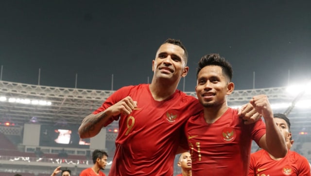 Beto dan Andik Vermansah merayakan kemenangan Timnas Indonesia atas Timor Leste. (Foto: Helmi Afandi/kumparan)