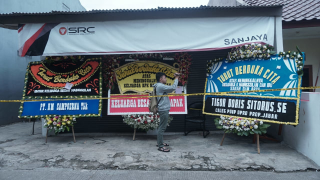 Suasana lokasi pembunuhan satu keluarga di Pondok Gede, Jakarta Timur, Rabu (14/11/2018). (Foto: Iqbal Firdaus/kumparan)