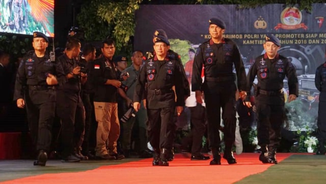 Kapolri Jenderal Tito Karnavian (kiri) di Syukuran HUT Brimob Polri Ke 73 di Mako Brimob Kelapa Dua, Depok, (14/11/2018). (Foto: Helmi Afandi Abdullah/kumparan)