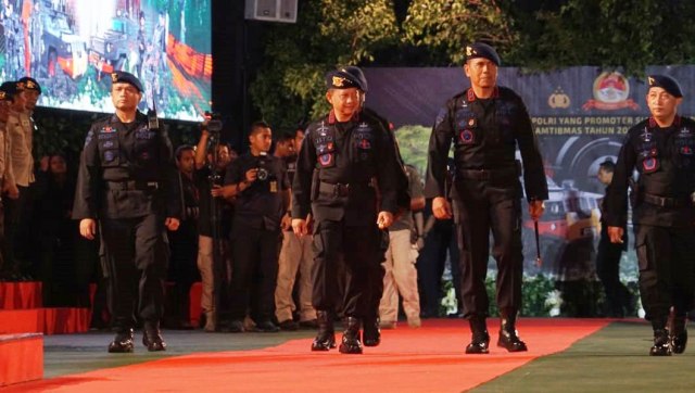 Kapolri Jenderal Tito Karnavian (kiri) di Syukuran HUT Brimob Polri Ke 73 di Mako Brimob Kelapa Dua, Depok, (14/11/2018). (Foto: Helmi Afandi Abdullah/kumparan)