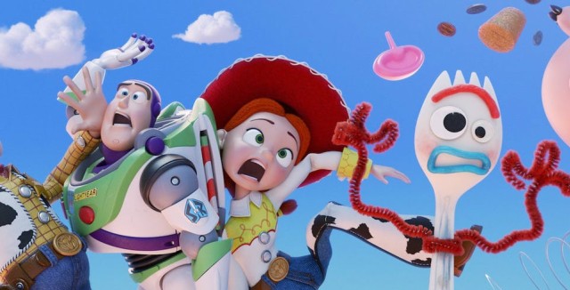 Bunny dan Ducky, Mainan Baru yang Muncul Dalam 'Reaksi Trailer' Toy Story 4 (1)