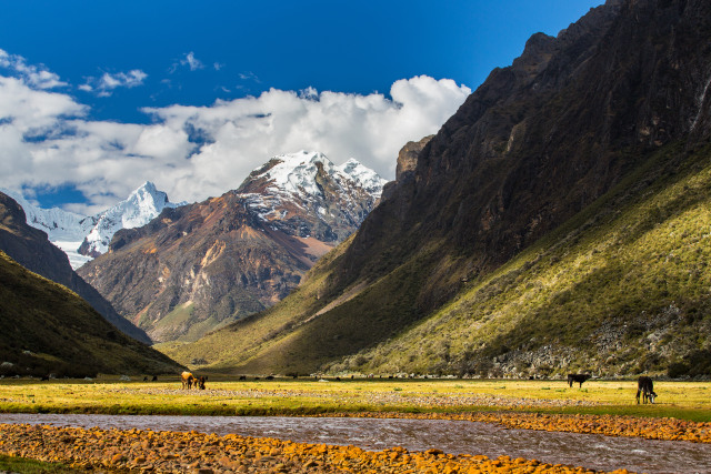 Wisata pegunungan di Peru (Foto: Shutter Stock)