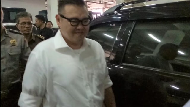 Presenter Reza Bukan tiba di PN Jakarta Barat, untuk jalani sidang kasus narkotika. (Foto: Aria Pradana/kumparan.)
