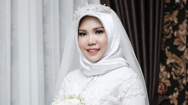 Calon istri korban Lion Air tetap gunakan baju pengantin. (Foto: Instagram/@intansyariii)