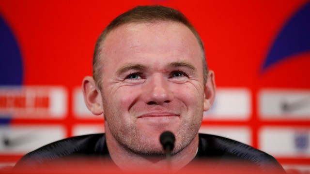 Rooney dalam konferensi pers jelang laga melawan AS. (Foto: Reuters/Carl Recine)