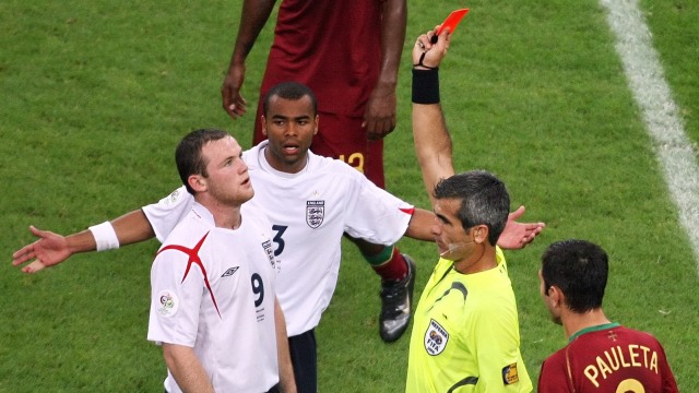 Rooney kala dikartu merah pada laga melawan Portugal di Piala Dunia 2006. (Foto: AFP/Patrik Stollarz)