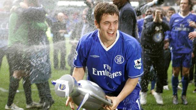 Joe Cole merayakan gelar Premier League musim 2004/05 bersama Chelsea. (Foto: Reuters/Ian Hodgson)