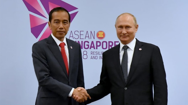 Pertemuan Bilateral Jokowi dan Vladimir Putin di Singapura. Foto: Dok. Biro Pers Setpres