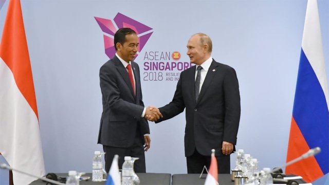 Pertemuan Bilateral Jokowi dan Vladimir Putin di Singapura. Foto: Dok. Biro Pers Setpres