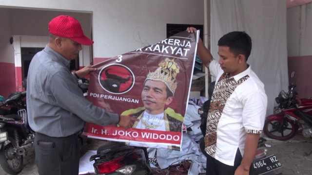 PDIP Tegal Copot Ribuan Poster Jokowi Bermahkota Raja | kumparan.com