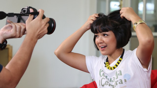 Aktris Indonesia Nirina Zubir saat datang ke kumparan. (Foto: Aditia Noviansyah/kumparan)