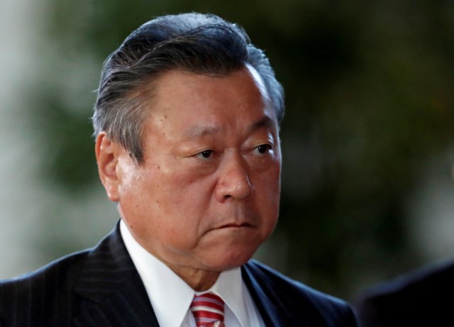 Menteri Jepang Yoshitaka Sakurada (Foto: Reuters/Issei Kato)