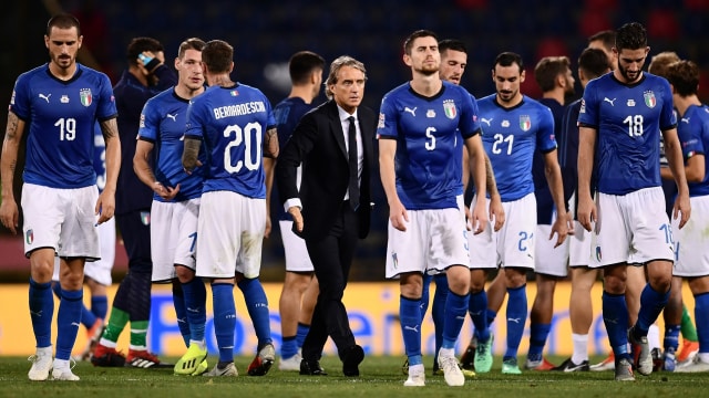 Roberto Mancini bersama Timnas Italia. (Foto: Marco BERTORELLO / AFP)