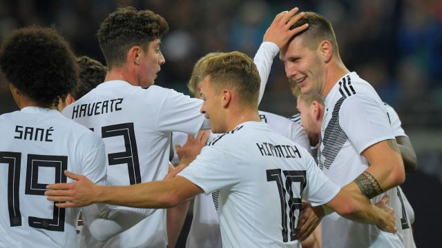Para pemain Jerman meryakan gol Niklas Sule ke gawang Rusia. (Foto: REUTERS/Matthias Rietschel)