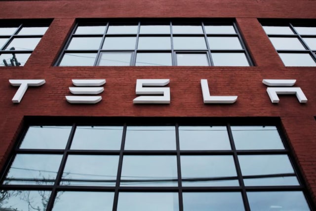 Tesla Potong Harga Panel Surya untuk Tarik Pembeli