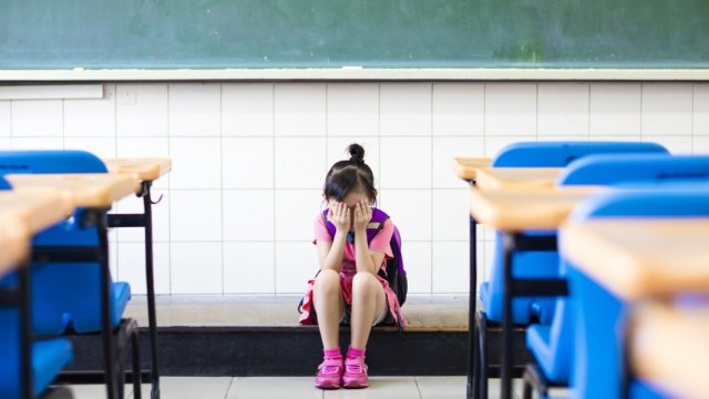 Ilustrasi anak menangis di sekolah (Foto: Shutterstock)