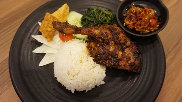 Menu Restoran Bebek Goreng Pak Ndut (Foto: Facebook Bebek Goreng Pak Ndut)