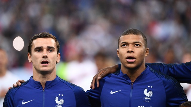 Antoine Griezmann dan Kyliann Mbappe membela Timnas Prancis. (Foto: Franck Fife/AFP)