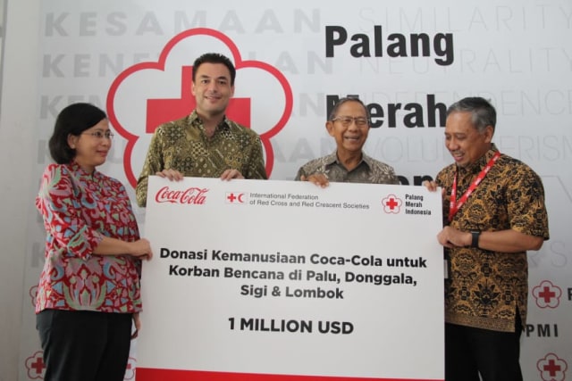 Donasi kemanusiaan Coca-Cola untuk korban bencana di Palu, Donggala, Sigi dan Lombok. (Foto: Dok. Coca Cola)